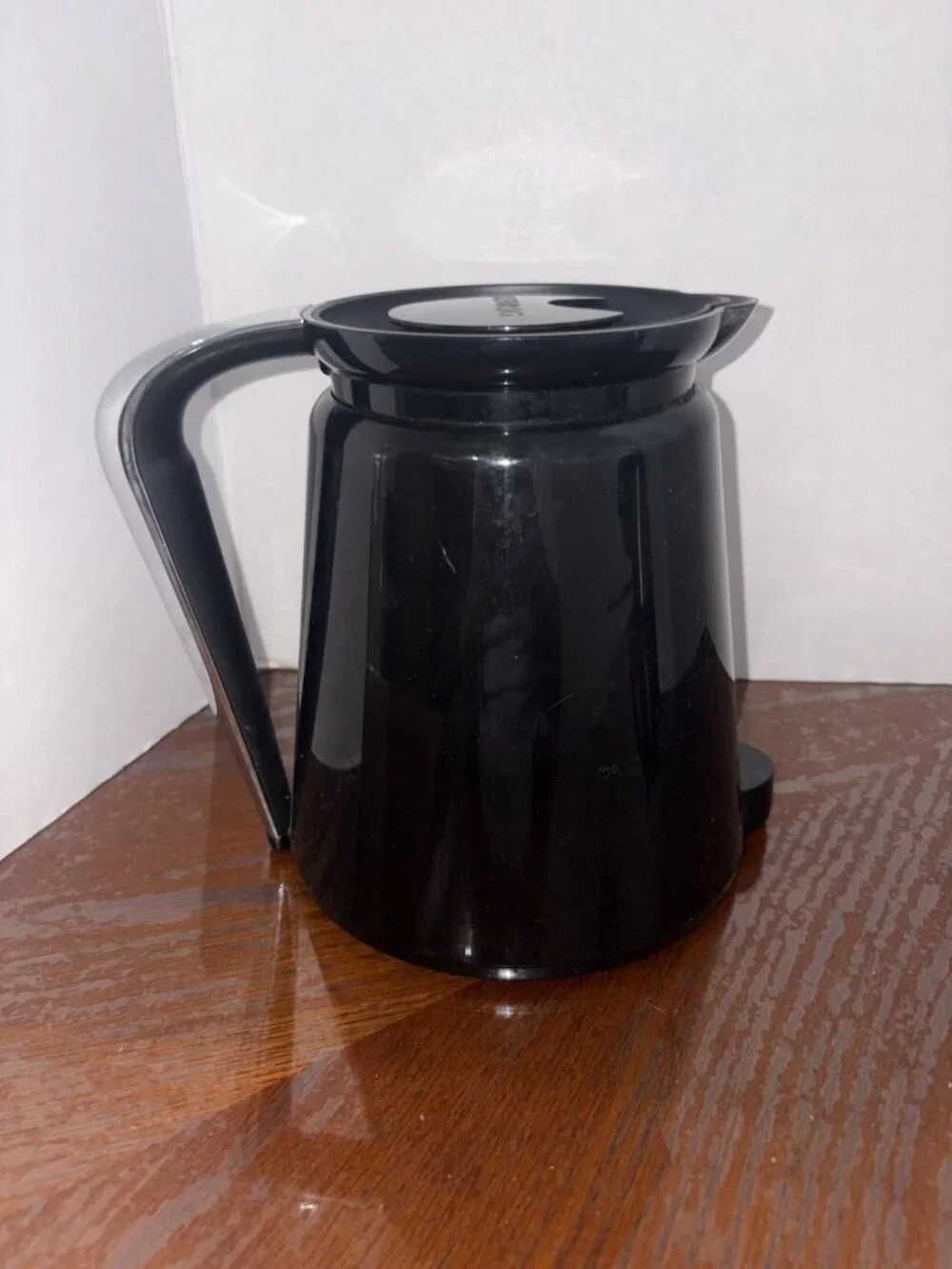 Keurig 2.0 Plastic Carafe 32oz Double-Walled with Easy-Pour Handle Black Chrome
